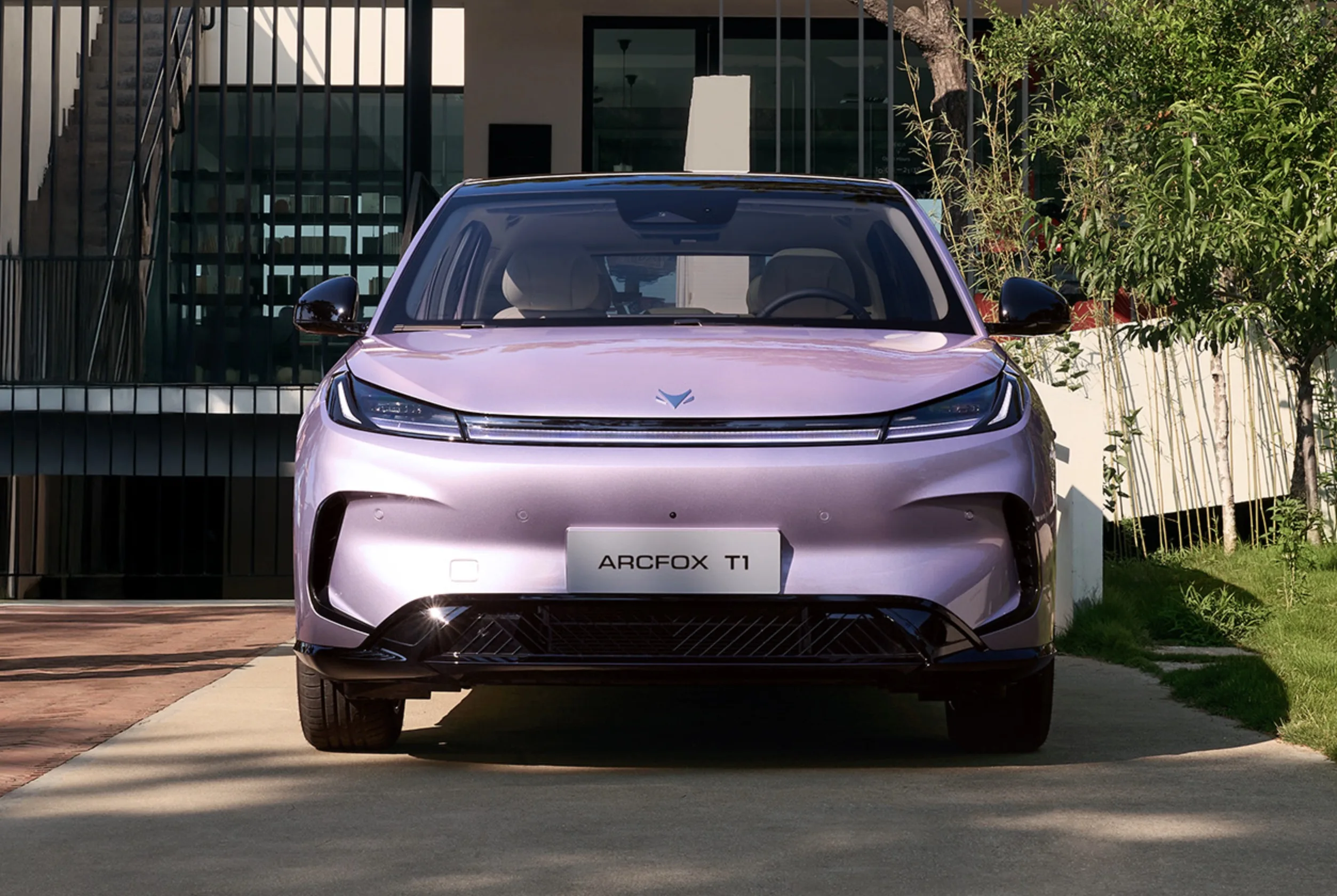 Arcfox T1: Veja o que o novo carro elétrico chinês oferece para competir com BYD Dolphin Mini e Geely EX2