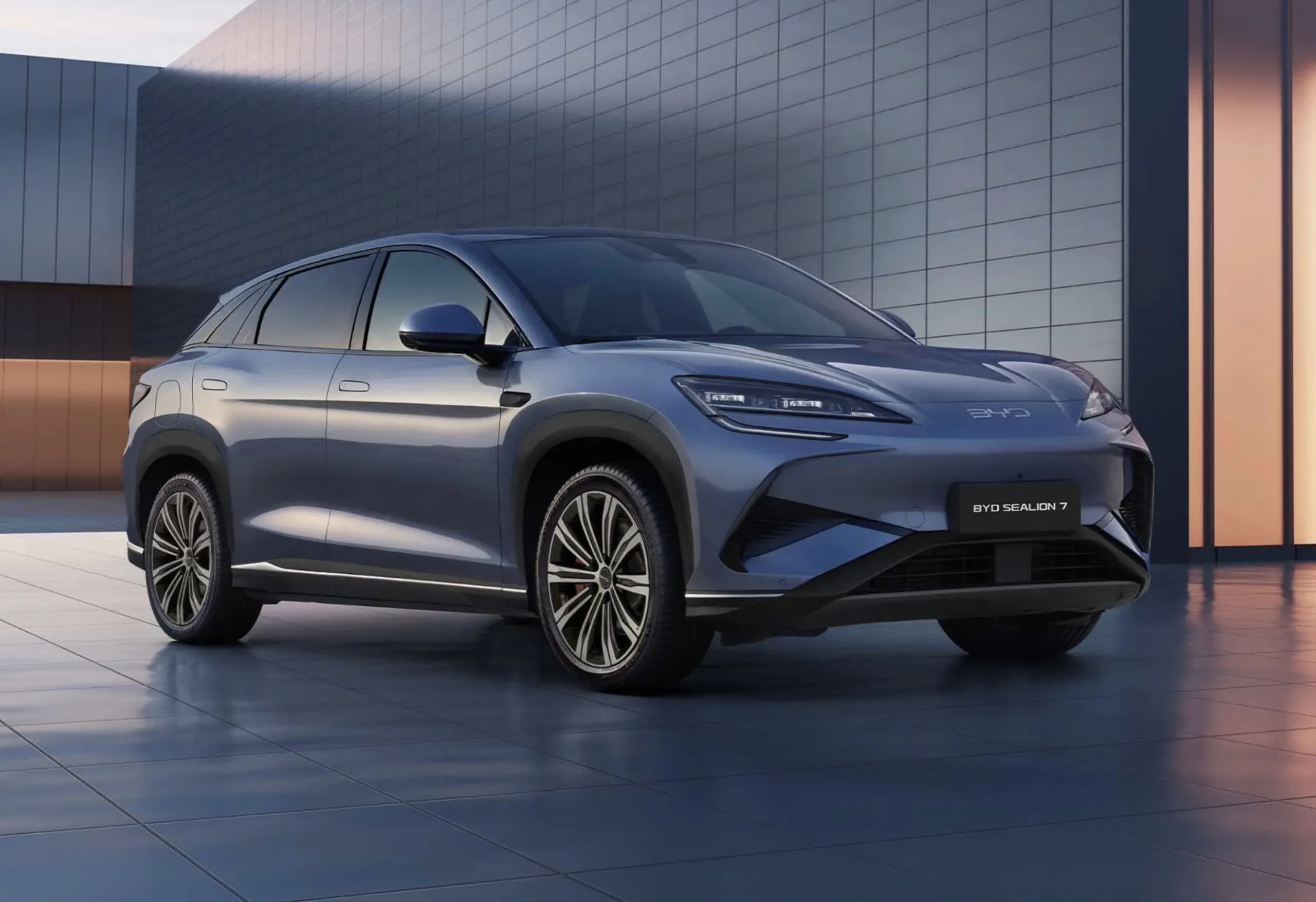 BYD Sealion 7 estreia no Brasil com 530 cv, tração integral e aceleração de esportivo