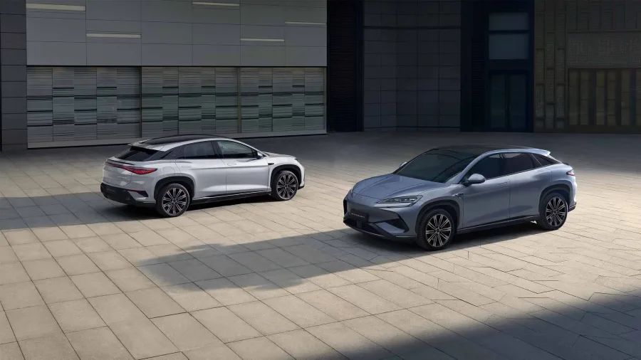 BYD Sealion 7 chega ao Brasil por R$ 339.990 com 530 cv, autonomia de até 360 km, bateria de 82,5 kWh, aceleração de 0 a 100 km/h em 4,5 segundos e foco em conforto.