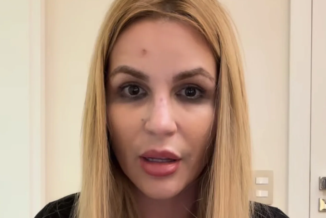 Caso Deolane Bezerra atualizado hoje: influenciadora terá de remover mega hair na prisão