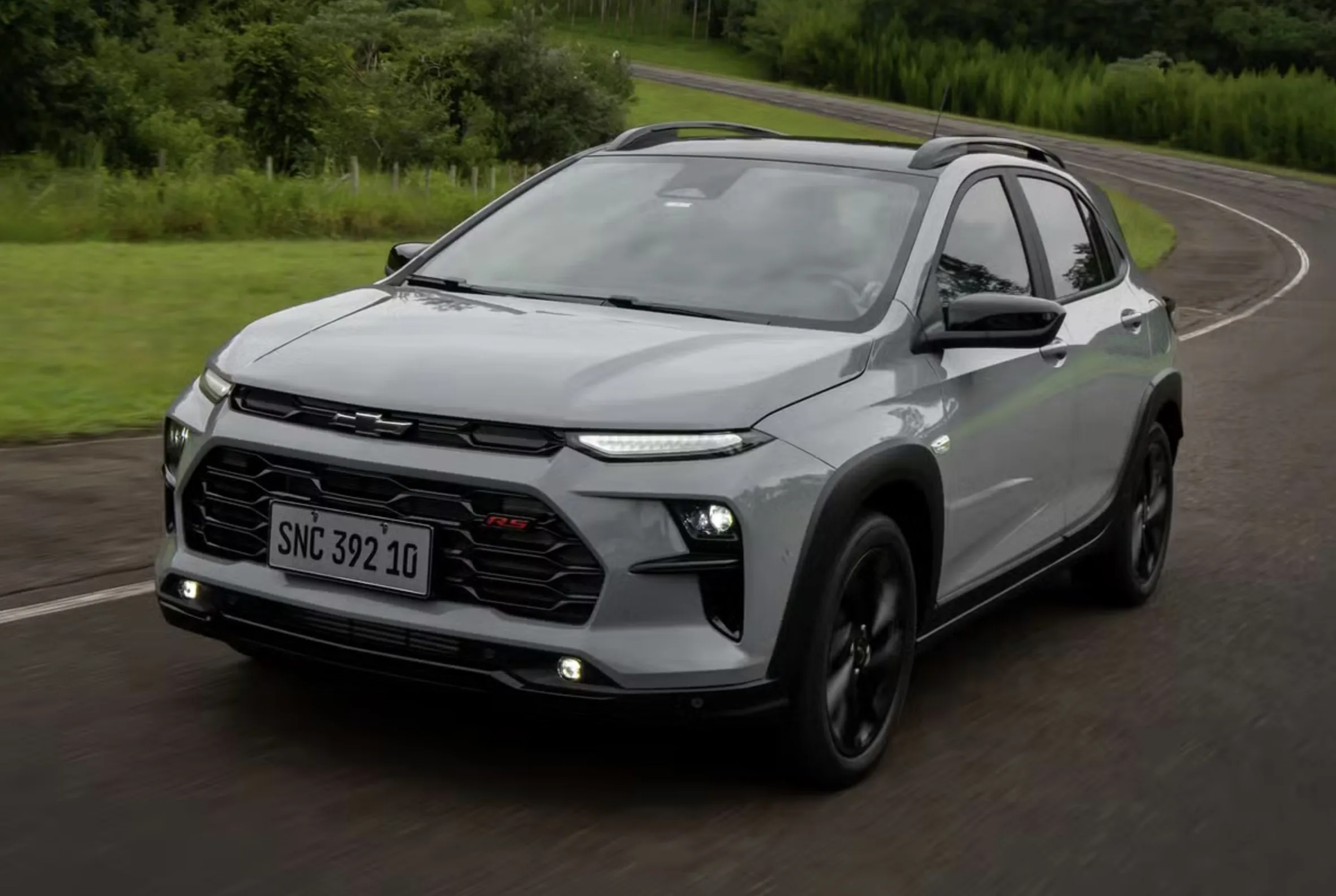 Chevrolet Sonic 2027 estreia no Brasil e reacende guerra dos SUVs compactos com Fiat Pulse em promoção
