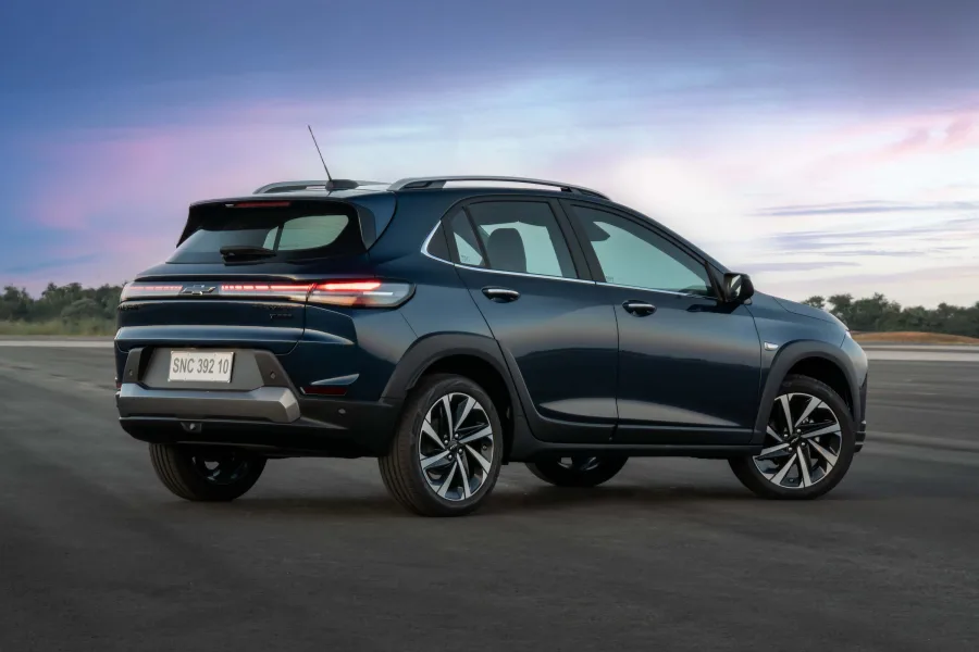 O Sonic usa motor 1.0 turbo de 115 cv e câmbio automático de seis marchas, sem qualquer sistema híbrido na estreia.