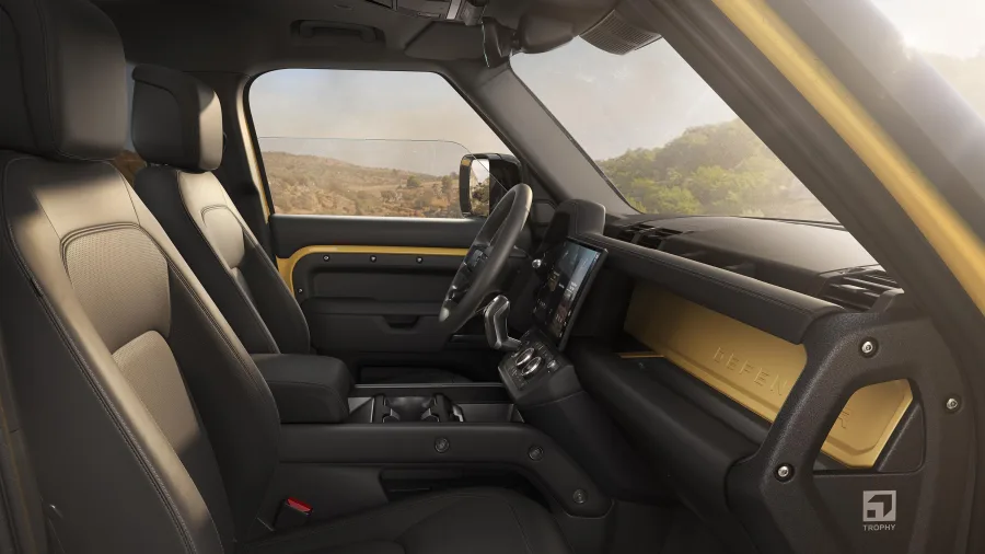 O Trophy Edition abandona o luxo discreto dos SUVs urbanos e transforma poeira, rio e estrada de terra em parte da experiência