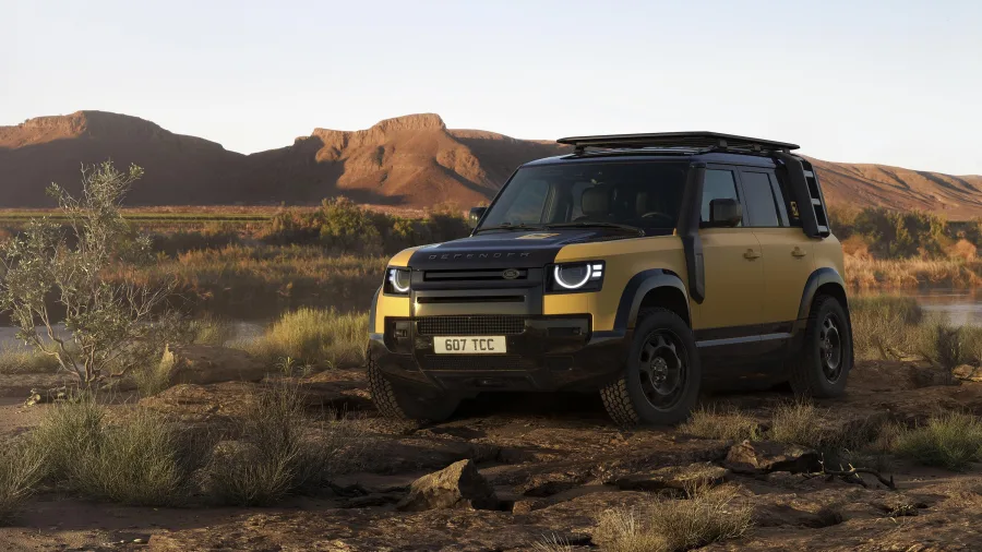 Defender Trophy Edition chega ao Brasil por R$ 899.990 com proposta rara: luxo, trilha pesada e visual criado para enfrentar lama sem medo