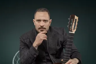 Diogo Nogueira internado: cantor cancela shows e equipe revela estado de saúde do artista