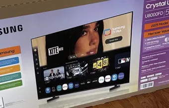 Samsung teria usado imagem de Dua Lipa em caixas de TV sem autorização e valor pedido assustou até o mercado