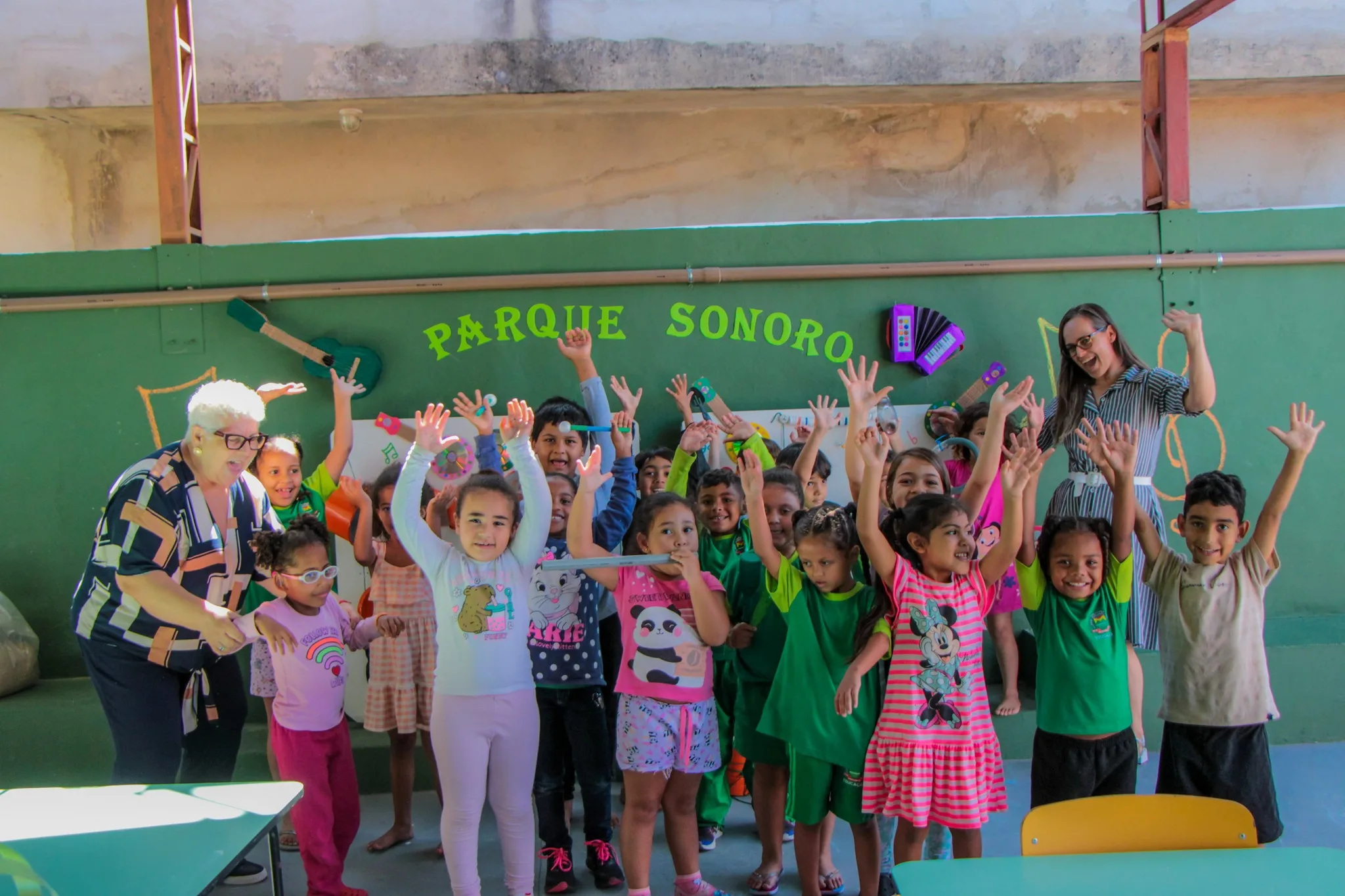 Escolas de Pirapora transformam salas em universos musicais e projeto chama atenção de pais e educadores