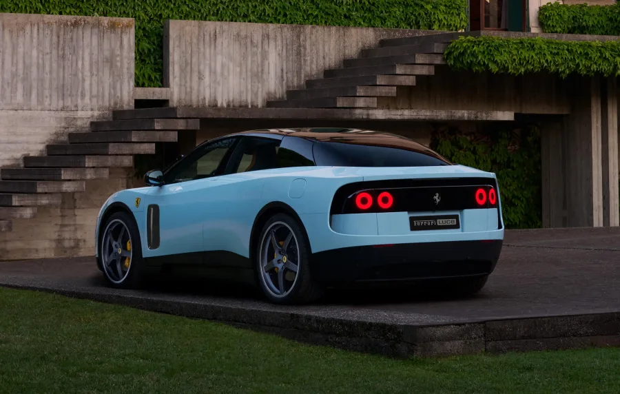 Ferrari lança Luce elétrico com 1.050 cv e cinco lugares. Modelo rompe padrão clássico e virou alvo de críticas nas redes.
