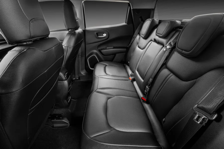 Líder entre as picapes monobloco, a Fiat Toro recebe eletrificação leve, novos recursos de assistência ao motorista e tenta manter espaço diante de futuras concorrentes.