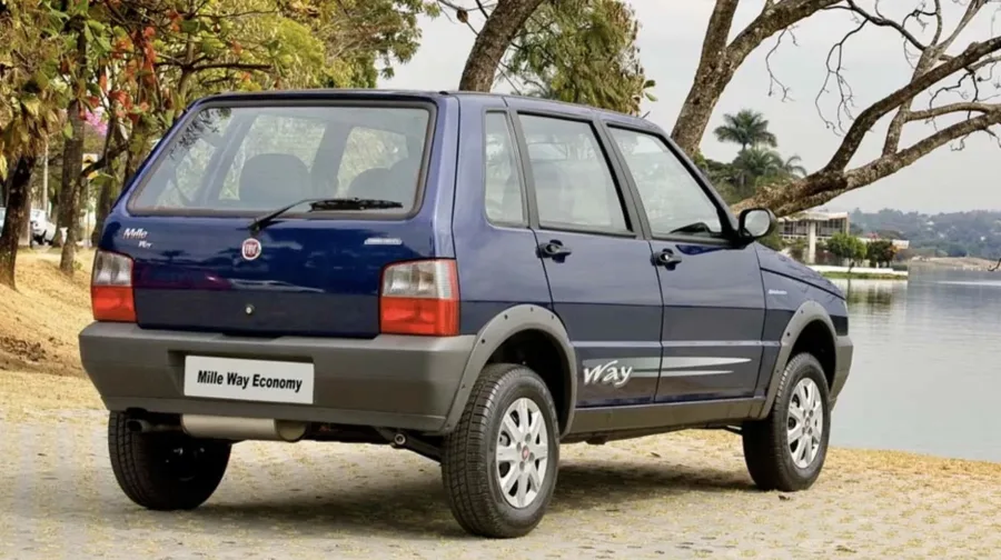 Faz até 12,1 km/l na gasolina e 8,4 km/l no etanol. Tanque de 50 litros garante autonomia próxima dos 680 km no uso urbano.