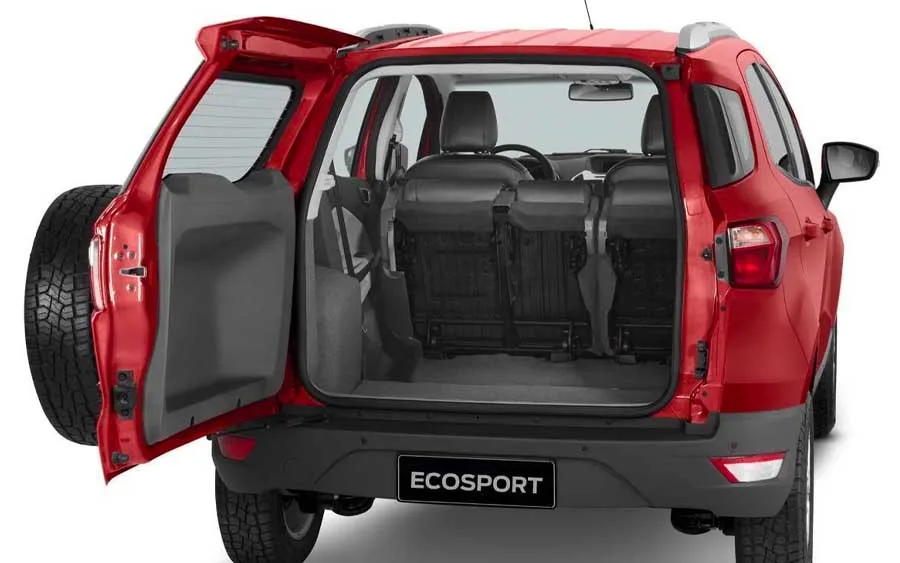 Interior leva 5 pessoas com bom espaço, porta-malas de 362 litros atende uso familiar e viagens curtas, proposta focada em versatilidade.