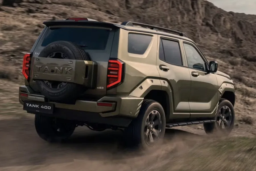 O Tank 400 entra na fila da GWM para 2026 com porte grande, cinco lugares e missão clara: incomodar o Toyota SW4 no Brasil.