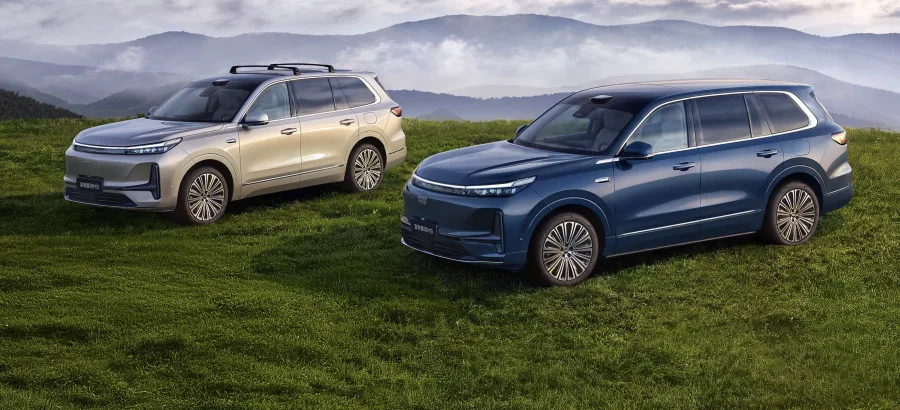 O Geely M9 mistura luxo de sedã executivo com força de esportivo e uma cabine que parece mais sala VIP que carro.