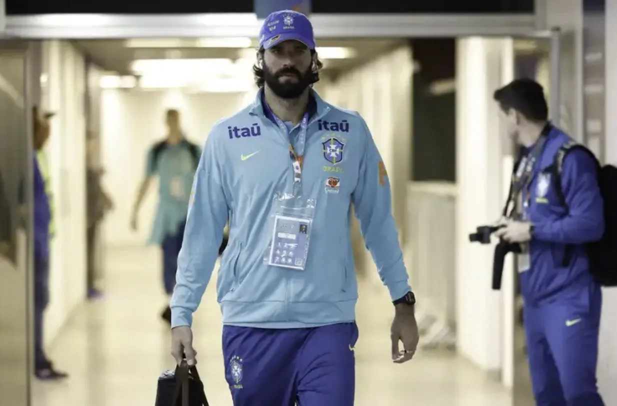 Goleiro Alisson do Brasil foi convocado mesmo machucado? O detalhe físico na lista escolhida por Ancelotti pode mudar o jogo antes da Copa de 2026