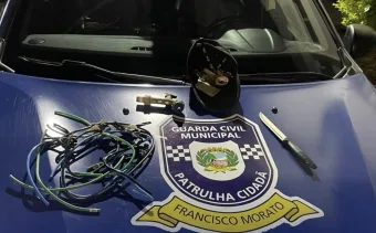 Ladrão tenta escapar pulando muros em Francisco Morato, mas cerco da GCM termina com prisão e perícia no imóvel