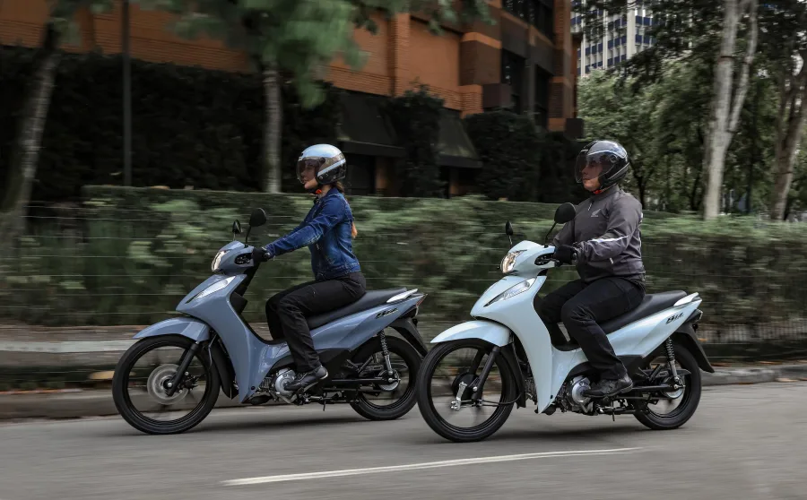 A Biz125 EX segue como única flex da categoria e aposta em quatro cores para manter espaço entre as motos mais vendidas do país