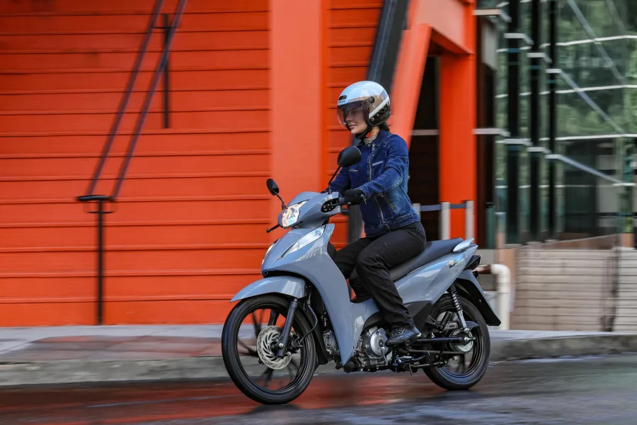 A Biz125 EX terá preço sugerido de R$ 16.849, enquanto a ES parte de R$ 13.505 sem incluir frete e seguro em São Paulo.
