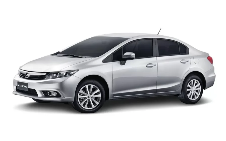 Honda Civic LXR 2014 atende quem quer conforto, silêncio e estabilidade sem abrir mão de espaço e sensação de carro sólido.