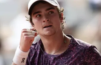 João Fonseca em Roland Garros derrubou Djokovic e agora encara novo desafio: saiba quem é o rival que tenta frear o brasileiro