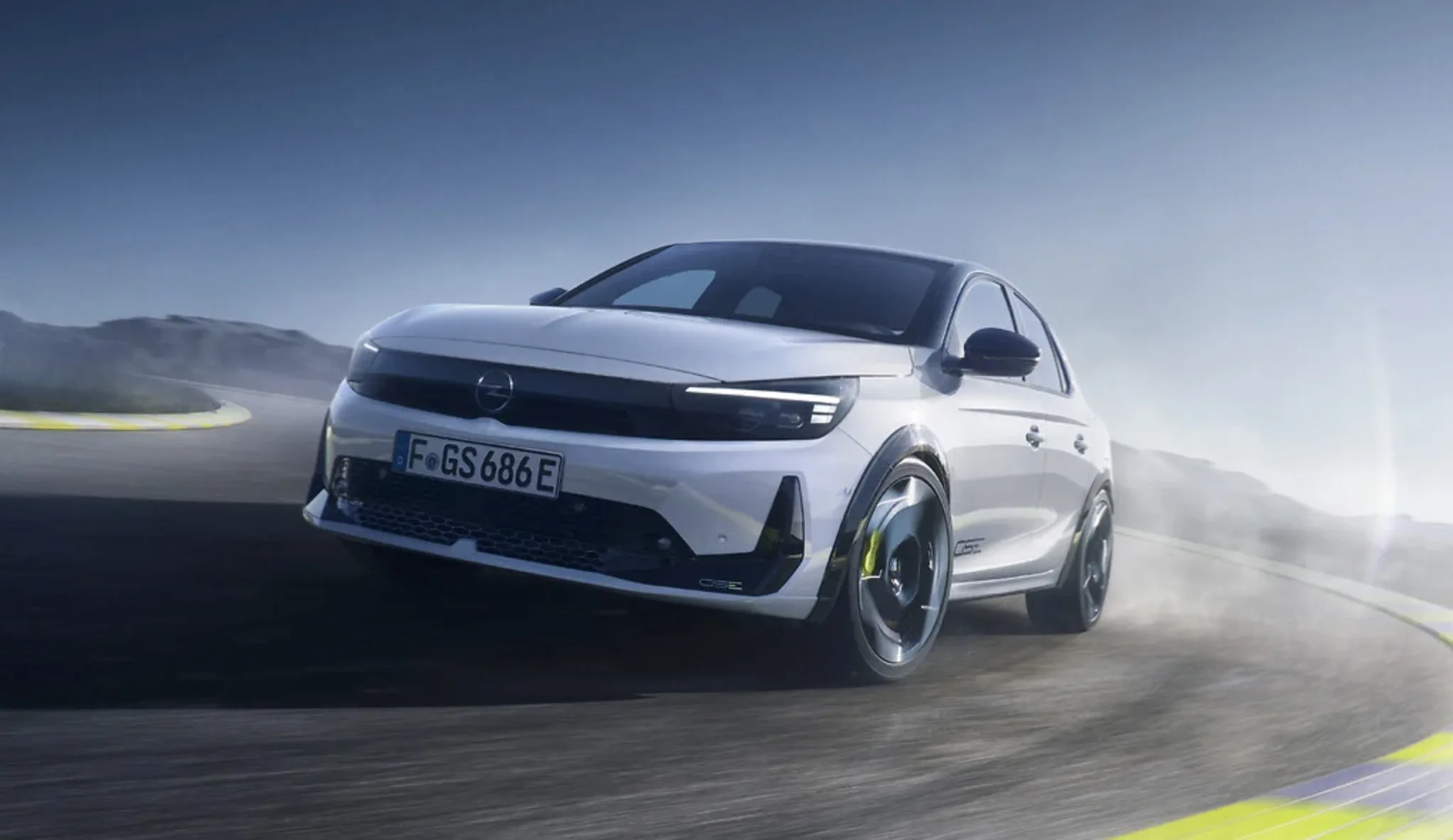 Novo Corsa 2026 estreia como carro elétrico de 282 cavalos