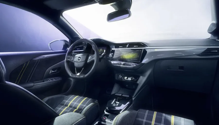 A Opel decidiu transformar o Corsa GSE em uma releitura moderna dos antigos modelos GSi que marcaram gerações anteriores do compacto europeu.