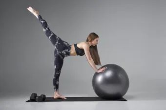Pilates muda o corpo mesmo sem treino pesado? Entenda como o método criado por Joseph Pilates ganhou espaço entre jovens, idosos e pessoas sedentárias