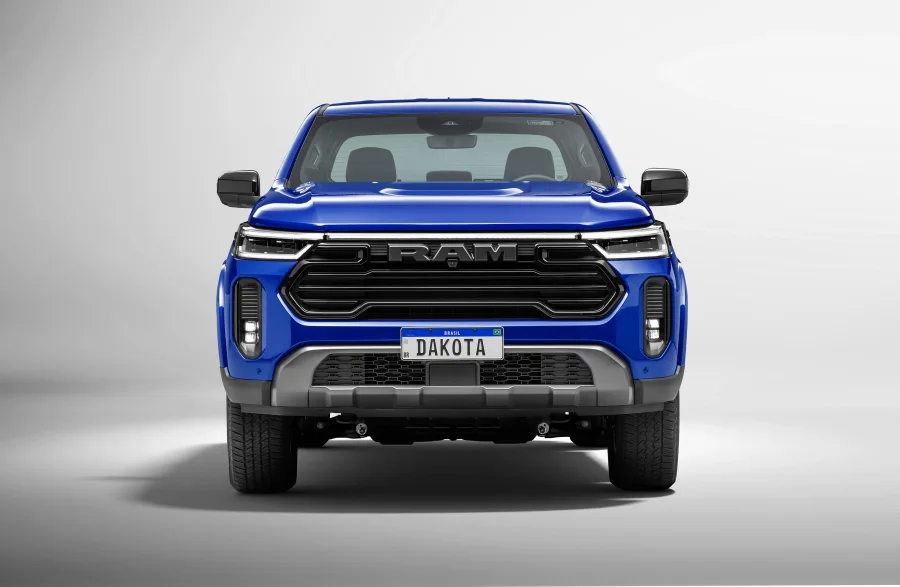O motor segue o 2.2 turbodiesel de 200 cv com câmbio automático de oito marchas e tração 4x4 com reduzida.