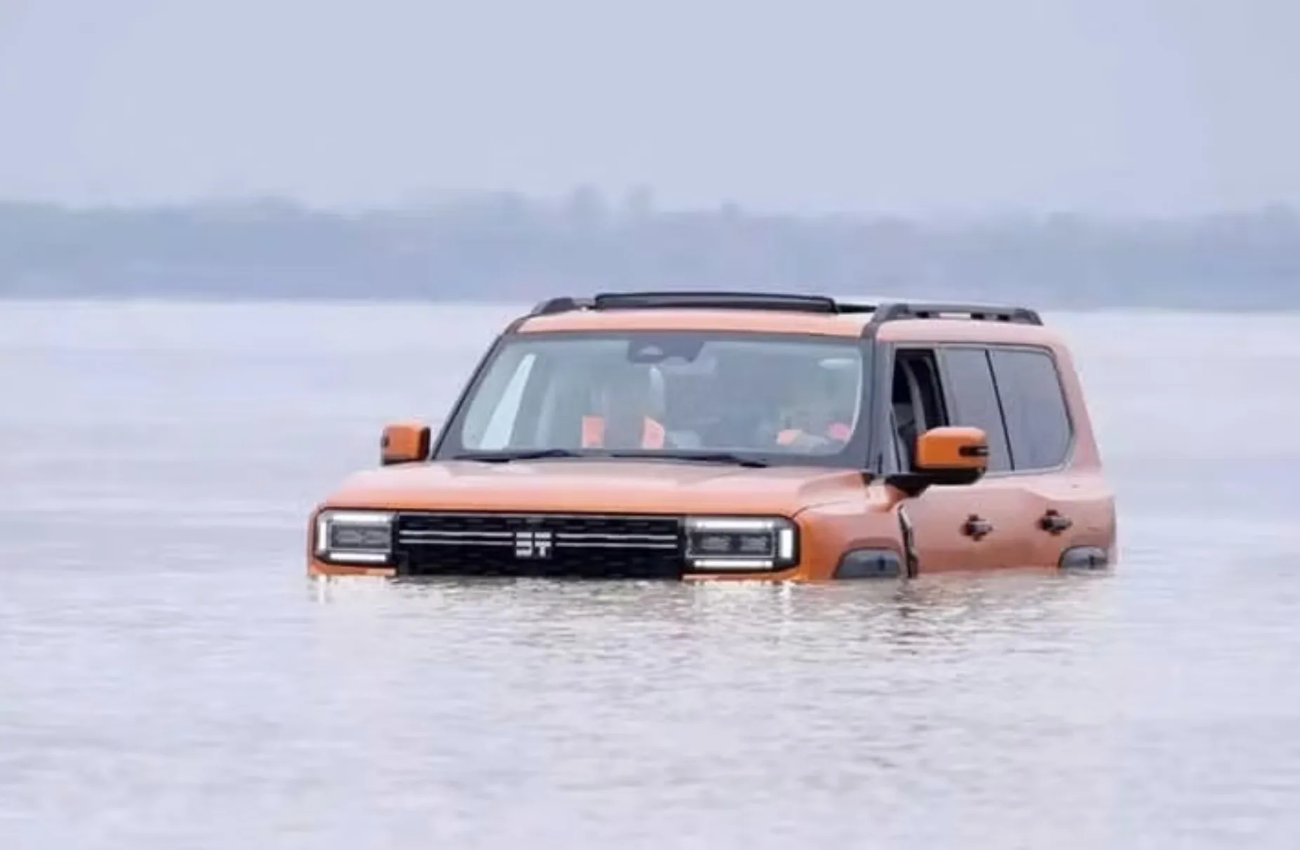 Jetour G700: SUV chinês de 904 cv atravessa lago e pode virar o carro mais divertido do Brasil em 2026