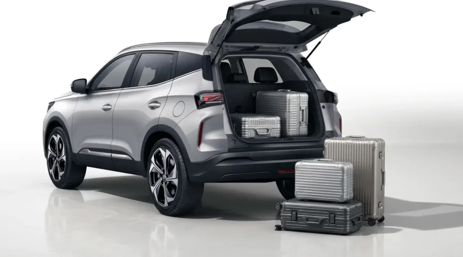 O sucesso nas vendas trouxe um problema: falta de carro. Há lojas com entrega em 15 dias, mas outras pedem até 120 dias. Em muitos casos, é preciso dar R$ 5 mil para reservar.