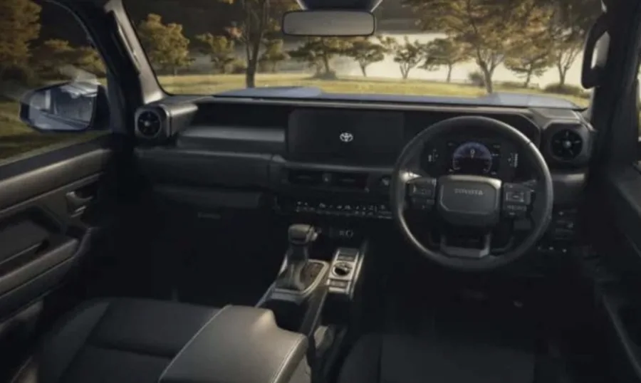 Novo Land Cruiser FJ aposta em chassi robusto, tração 4x4 e design retrô para disputar espaço entre SUVs médios e utilitários tradicionais da Toyota.