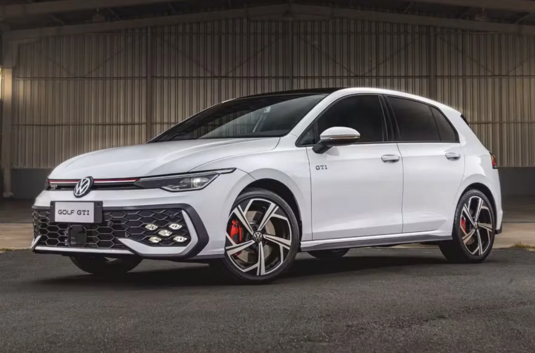 Volkswagen fez fila por hatch de R$ 430 mil? Golf GTI esgota em dias e novo lote chega com regras duras