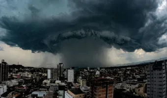 ‘Ciclone Bomba’ pode atingir o Brasil com ventos de 100 km/h e risco de estragos nos próximos dias