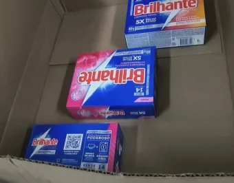 Mulher abre caixa de entrega esperando notebook e encontra sabão em pó colado dentro da embalagem