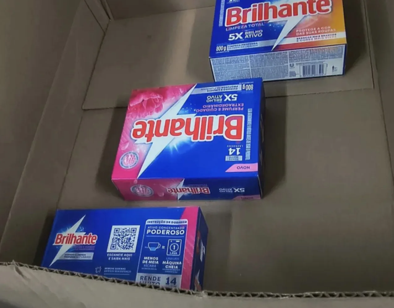 Mulher abre caixa de entrega esperando notebook e encontra sabão em pó colado dentro da embalagem