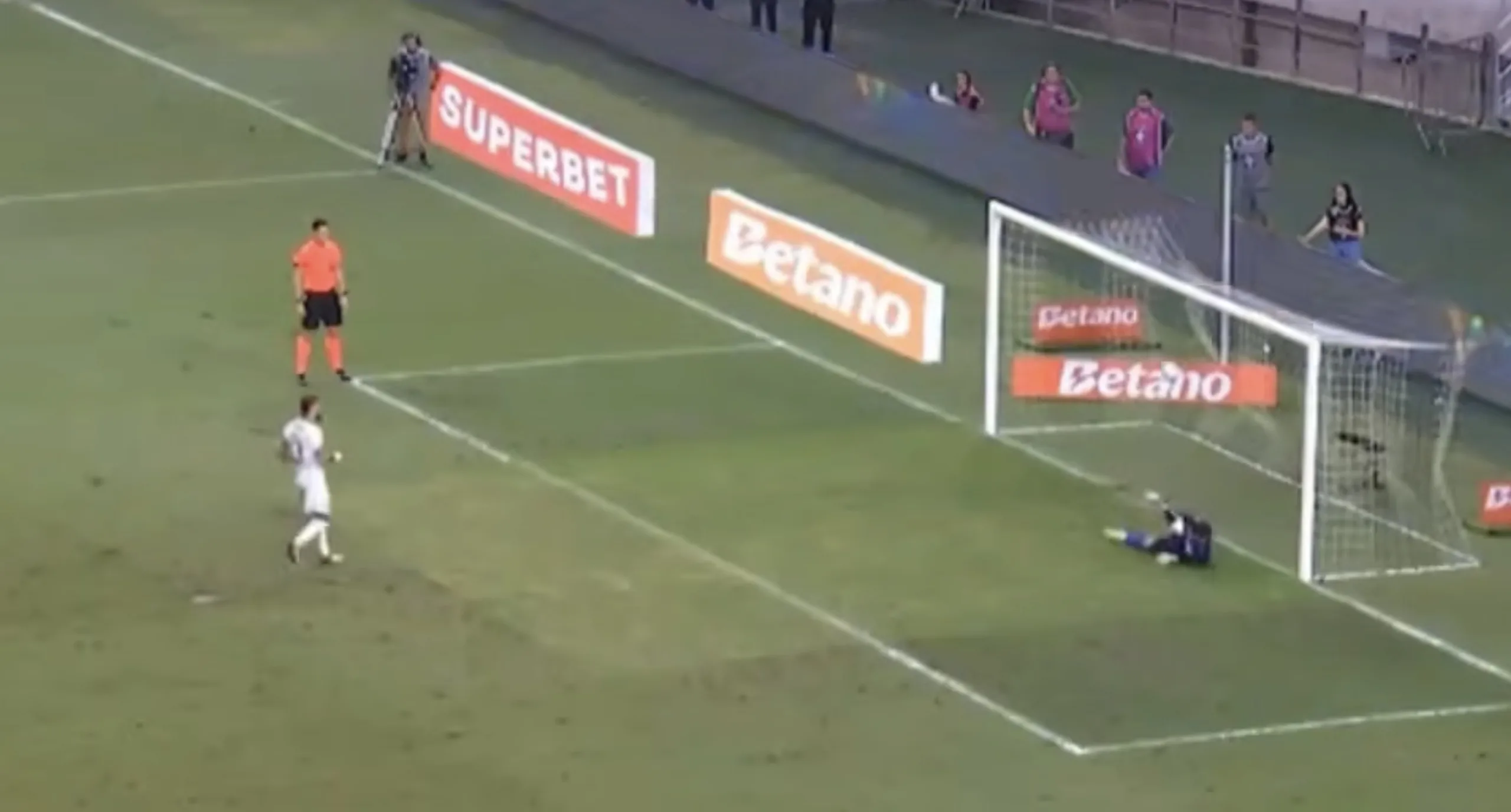 Ceará SC x Atlético-MG Melhores Momentos (13/05/2026): Galo sobrevive com um a menos, cala o Castelão e arranca vaga nos pênaltis no fim mais improvável da Copa do Brasil