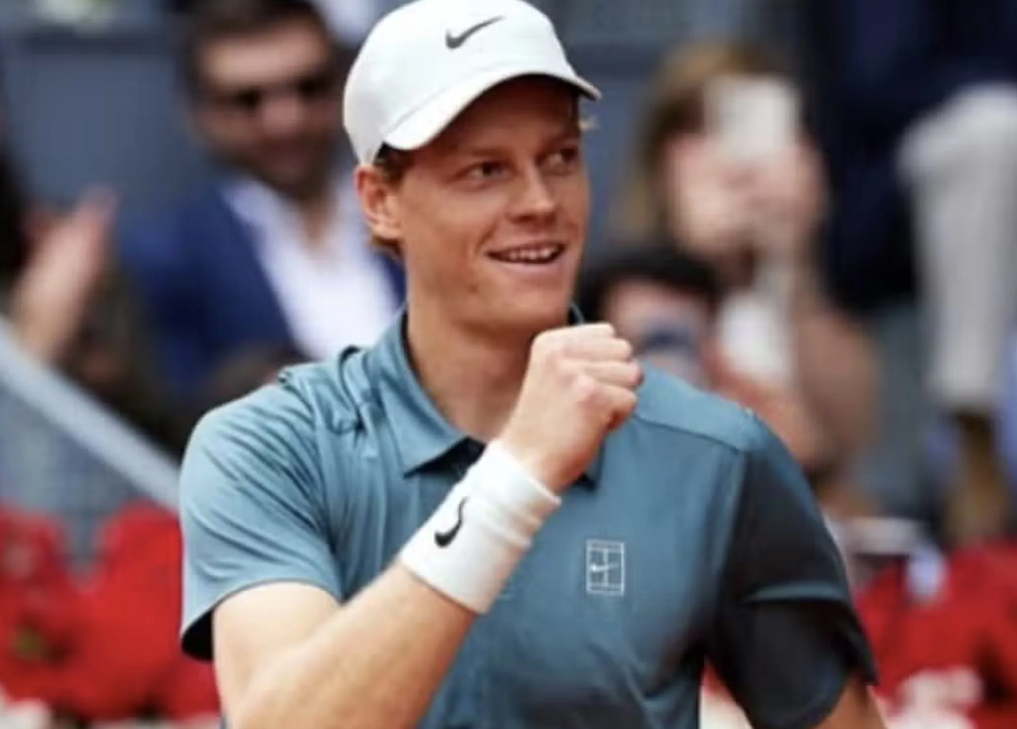 Jannik Sinner enfrenta Andrey Rublev nesta quinta no Aberto de Roma, veja onde assistir