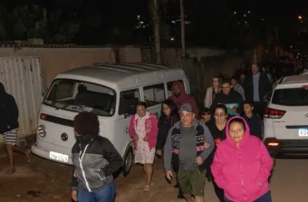 Rua de terra em Francisco Morato vai receber pavimentação após assinatura de nova ordem de serviço