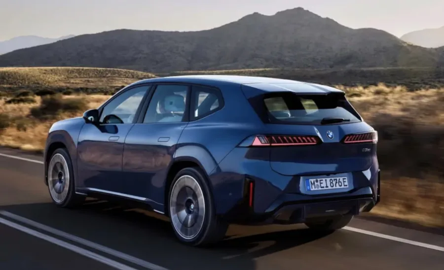 Nos Estados Unidos, o SUV elétrico foi anunciado a partir de US$ 62.850, cerca de R$ 356 mil em conversão direta, valor abaixo do BMW X3 M50 xDrive a gasolina, vendido por US$ 67.850.