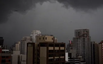 Chuvas intensas em SP: o que está acontecendo com o tempo no litoral e por que o alerta da Defesa Civil preocupa