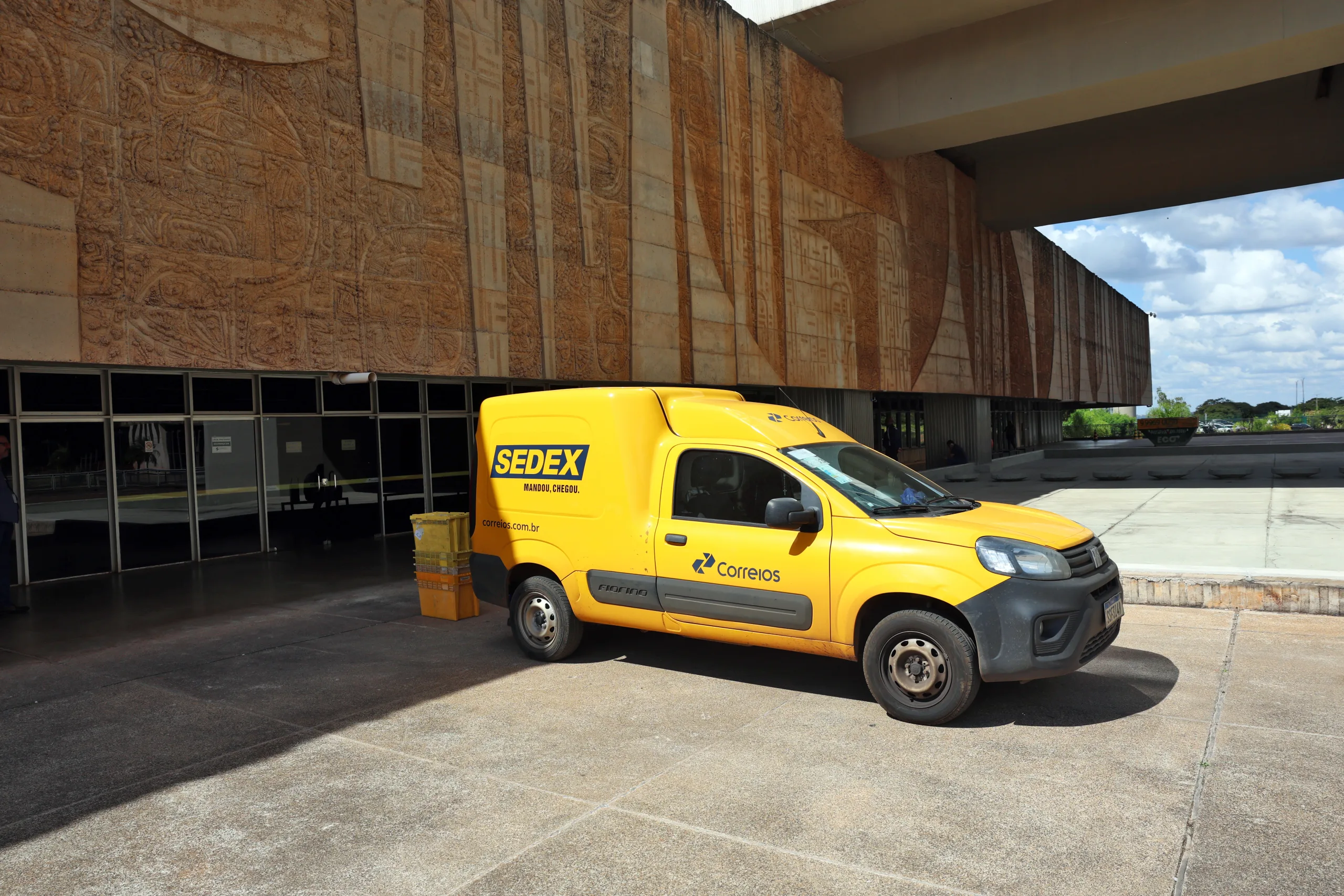 Correios podem perder R$ 10 bilhões? Ministro faz alerta e admite crise pesada na estatal em 2026