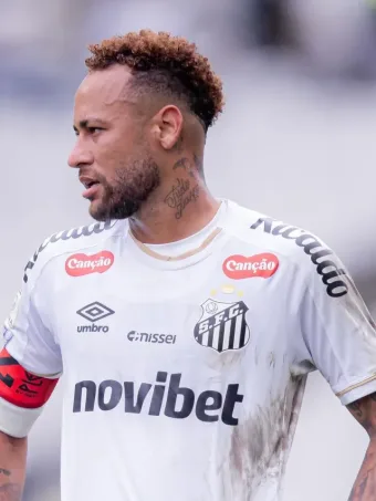 Neymar na Seleção Brasileira: jogador chegou à Granja Comary para exames decisivos