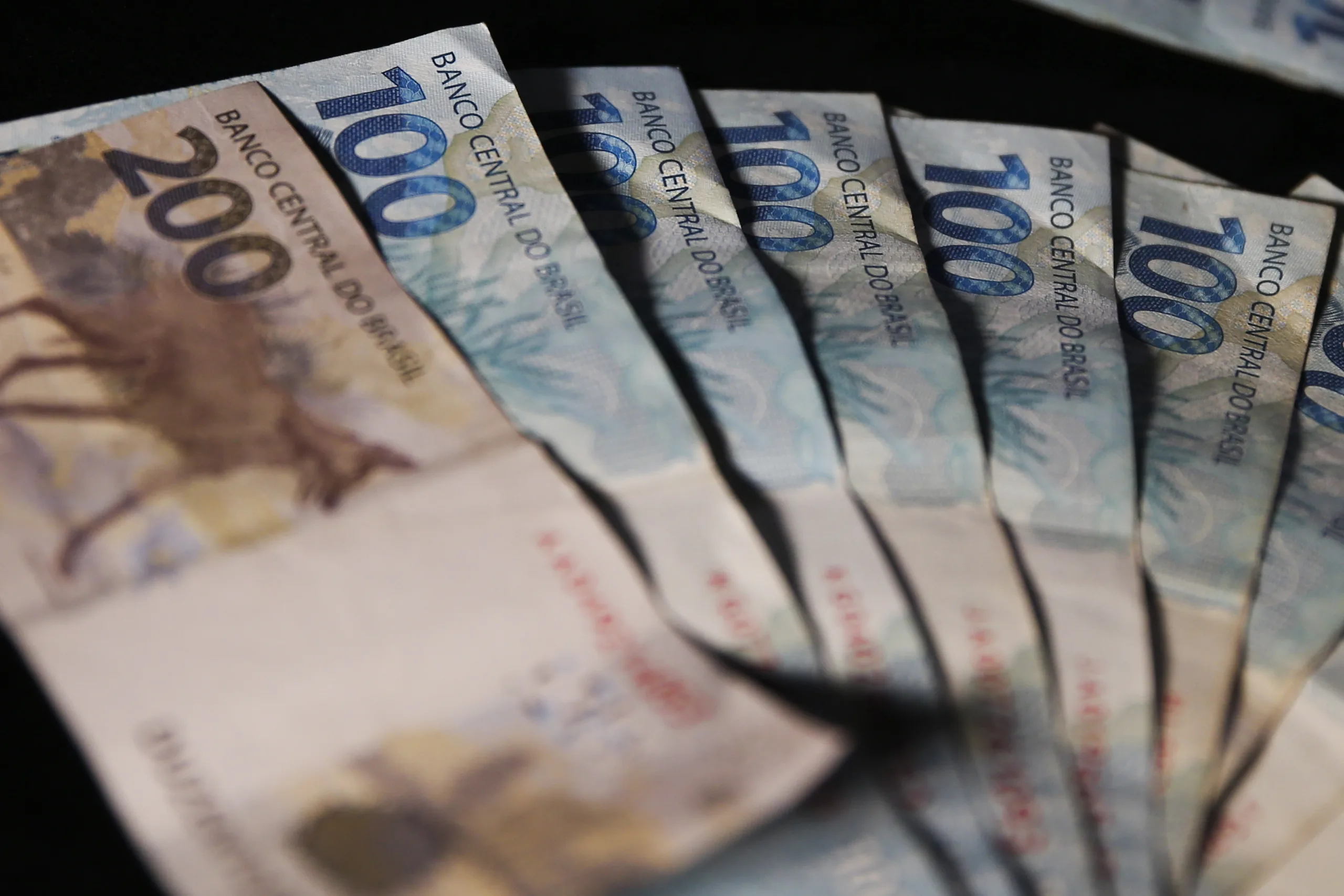 Salário mínimo 2026, 2027 e 2028; veja o valor atual e a projeção para os próximos anos