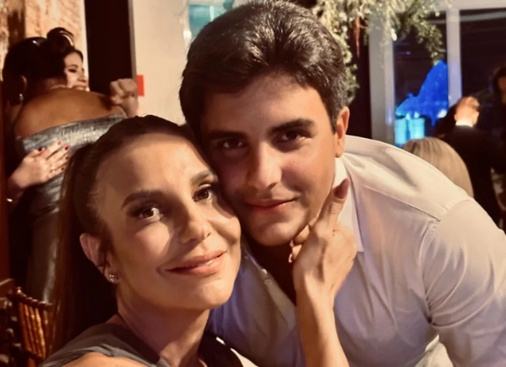Ivete Sangalo faz 54 anos: filho emociona internet com homenagem sobre fama e maternidade: “Cresci dividindo você com o Brasil inteiro”