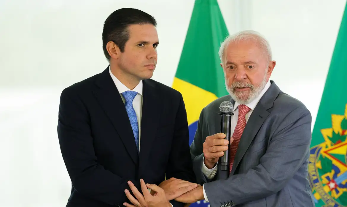 Fim da escala 6×1? Veja o que está por trás da fala de Lula sobre jornada 5×2, acordo com Hugo Motta, inteligência artificial e obras na Amazônia