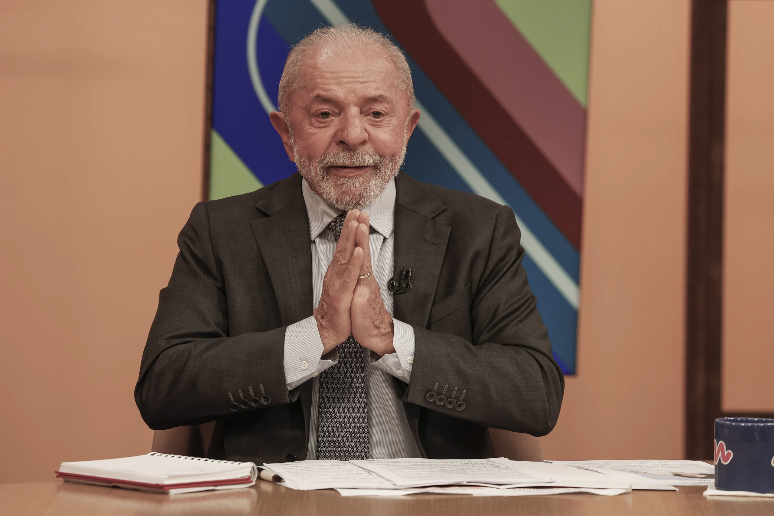 Lula pressiona Congresso por fim imediato da escala 6×1 e rejeita transição gradual