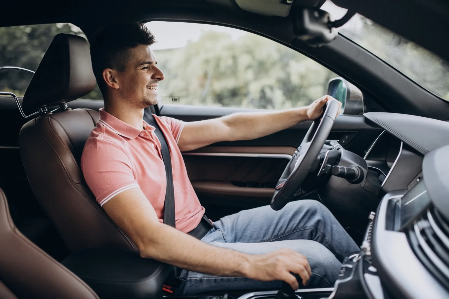 Você está dirigindo errado sem saber: Ciência revela a velocidade exata que faz seu carro gastar menos combustível