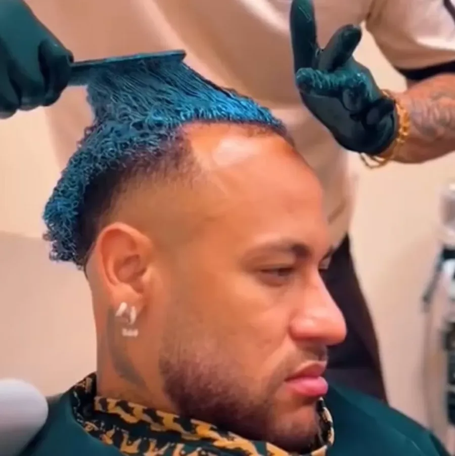 Vídeo de Neymar no salão chamou atenção por efeito no cabelo que fez fãs acreditarem em uma mudança radical às vésperas da Copa do Mundo de 2026.