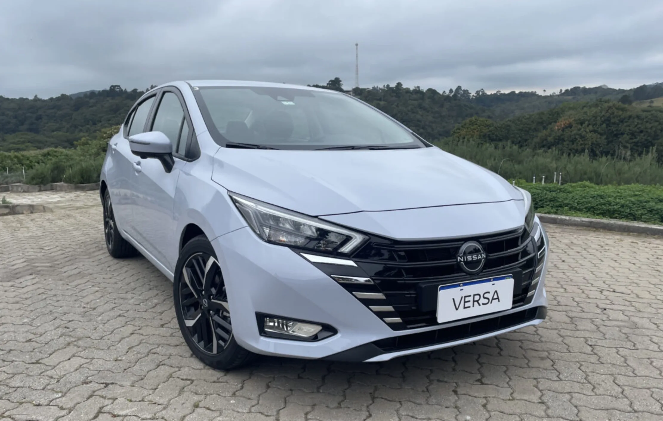 Nissan Versa 2026: sedan ganhou parcelas de R$ 1.769 em nova campanha para enfrentar Honda City