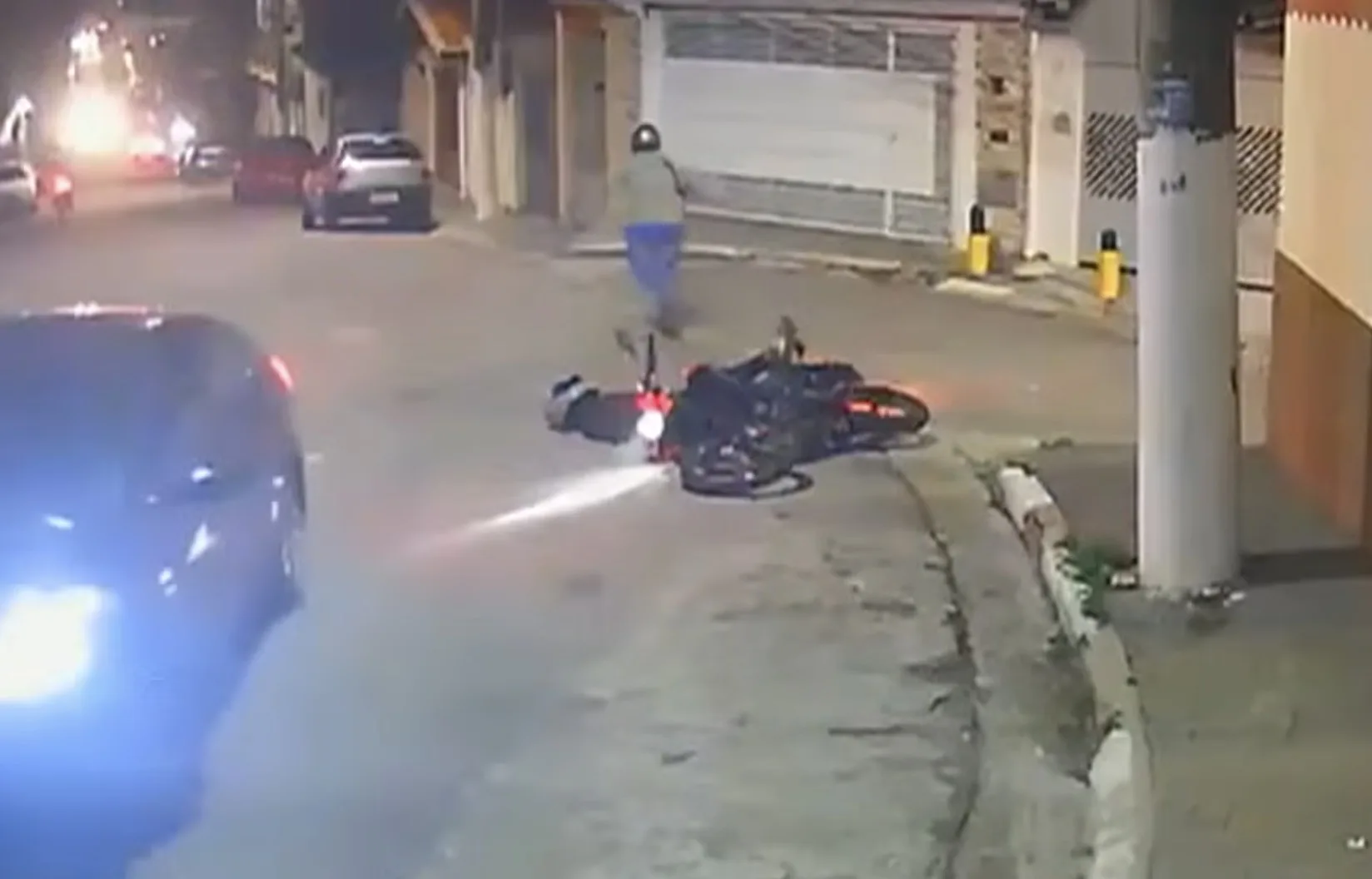 GCM de Osasco viu movimento estranho, reagiu em segundos e criminoso caiu no meio da rua