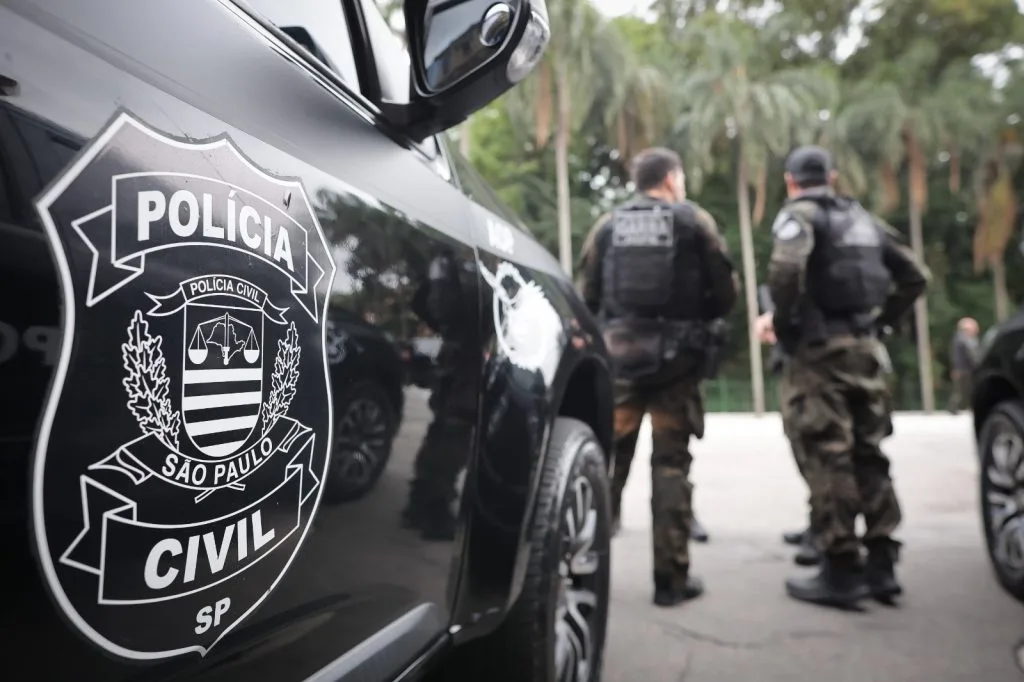 Golpe do falso advogado: polícia descobre esquema milionário com uso de voz clonada e falsas ações judiciais